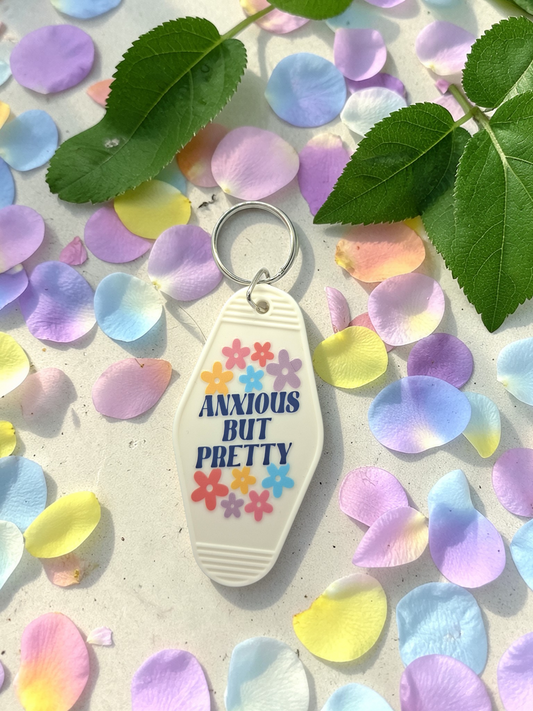 Brelok „Anxious but pretty” – retro motelowy