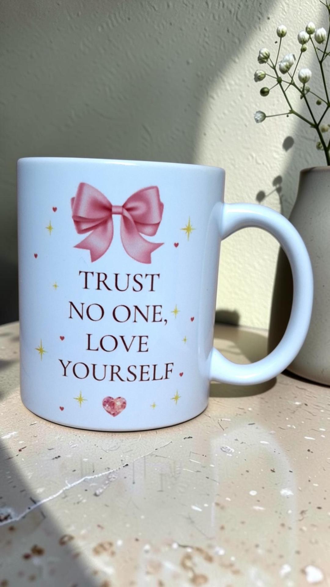 Kubek „Trust No One, Love Yourself”