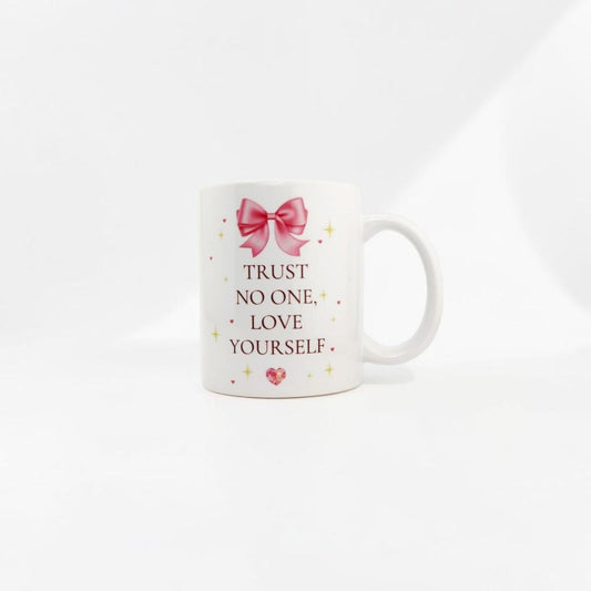 Kubek „Trust No One, Love Yourself”