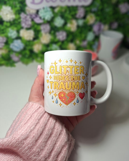 Kubek z nadrukiem Glitter hides the trauma
