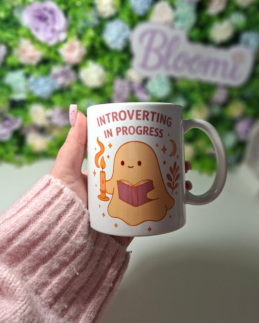 Kubek z nadrukiem Introverting in progress