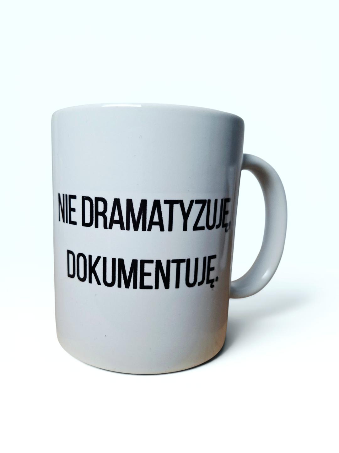 Kubek „Nie dramatyzuję, dokumentuję”